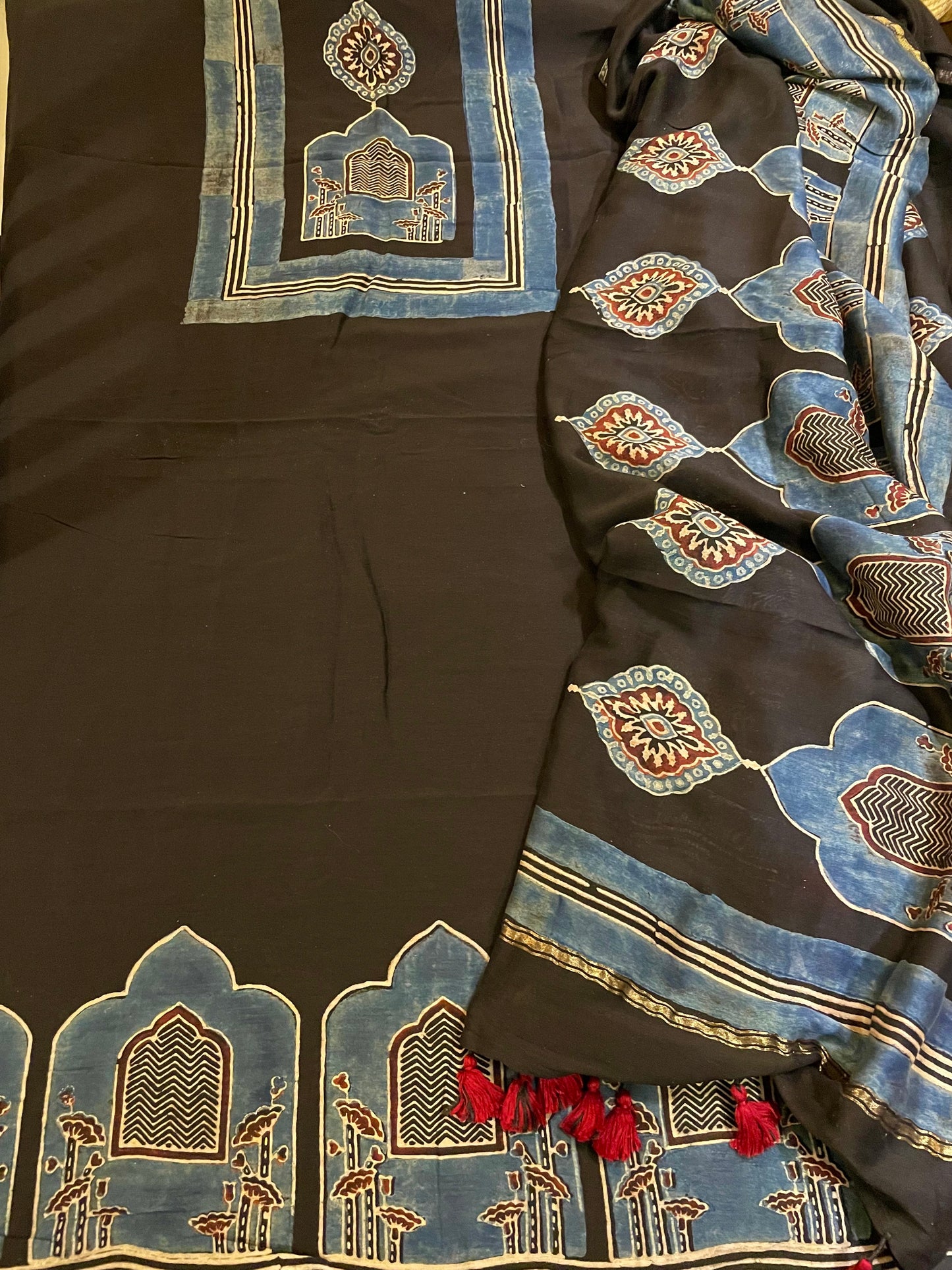 AJRAKH CHANDERI SILK HANDBLOCK SUIT SET(Black)