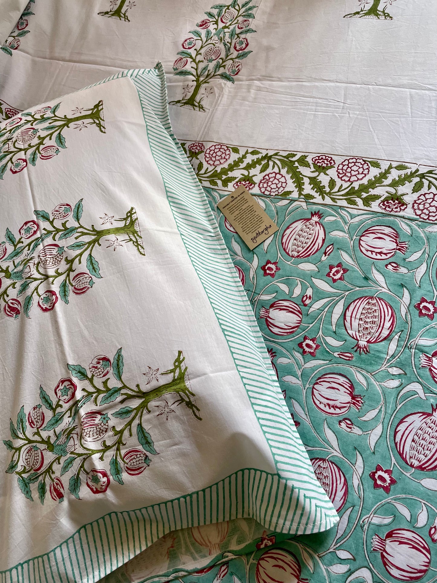 HANDBLOCK KING-SIZE BEDSHEET.
