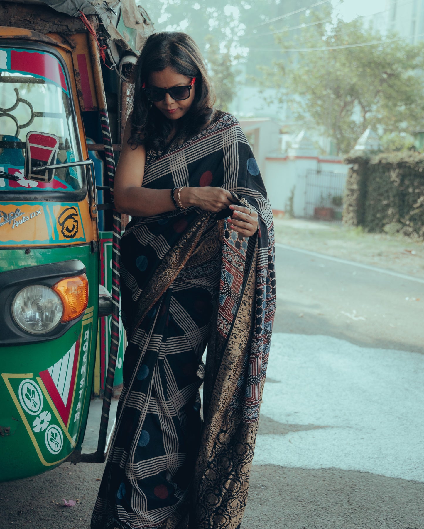 PREMIUM DOLA SILK MEENAKARI PALLU AJRAKH SAREE.