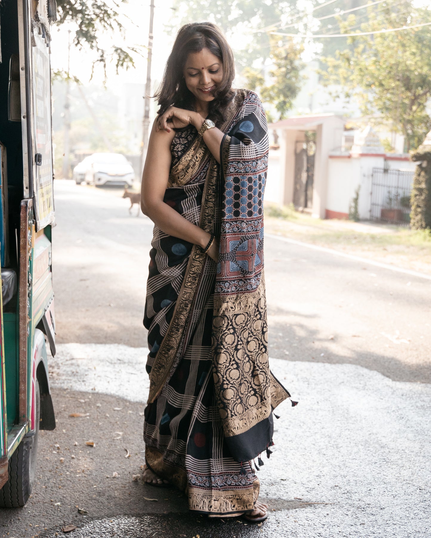 PREMIUM DOLA SILK MEENAKARI PALLU AJRAKH SAREE.