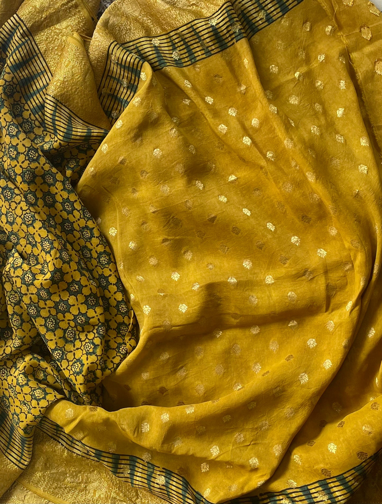 PREMIUM DOLA SILK MEENAKARI PALLU AJRAKH SAREE