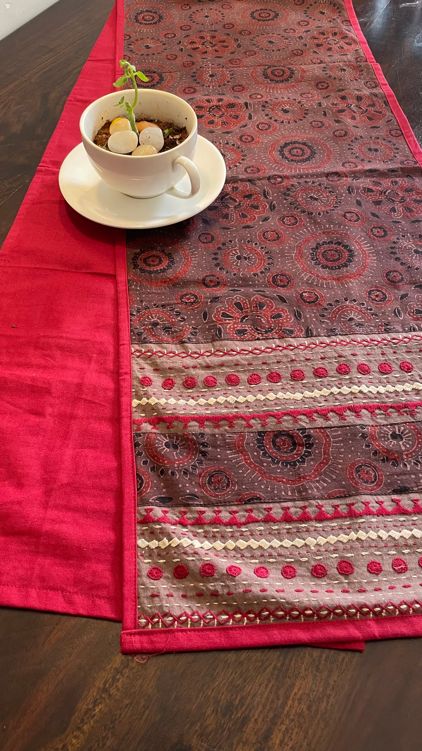 TABLE RUNNER-BROWN(03)