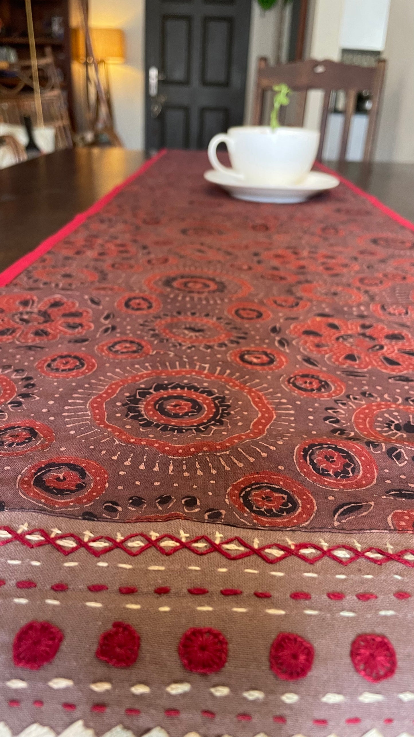 TABLE RUNNER-BROWN(03)