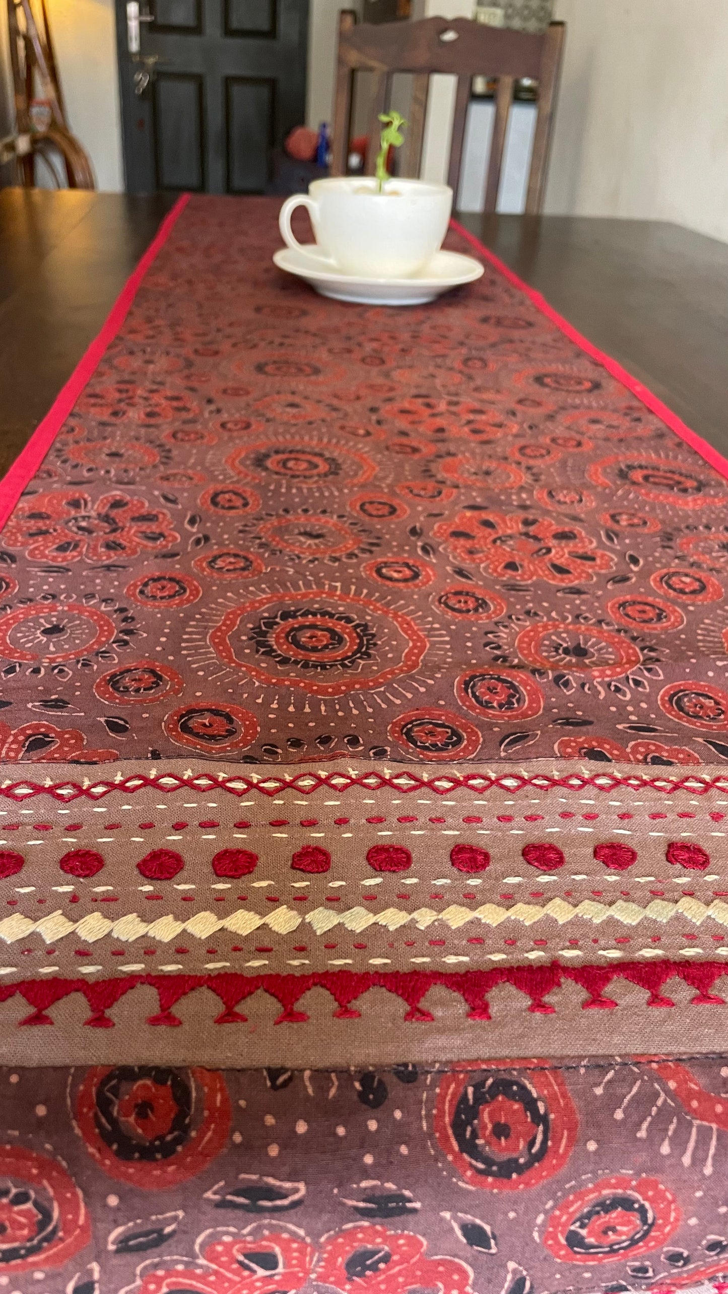 TABLE RUNNER-BROWN(03)