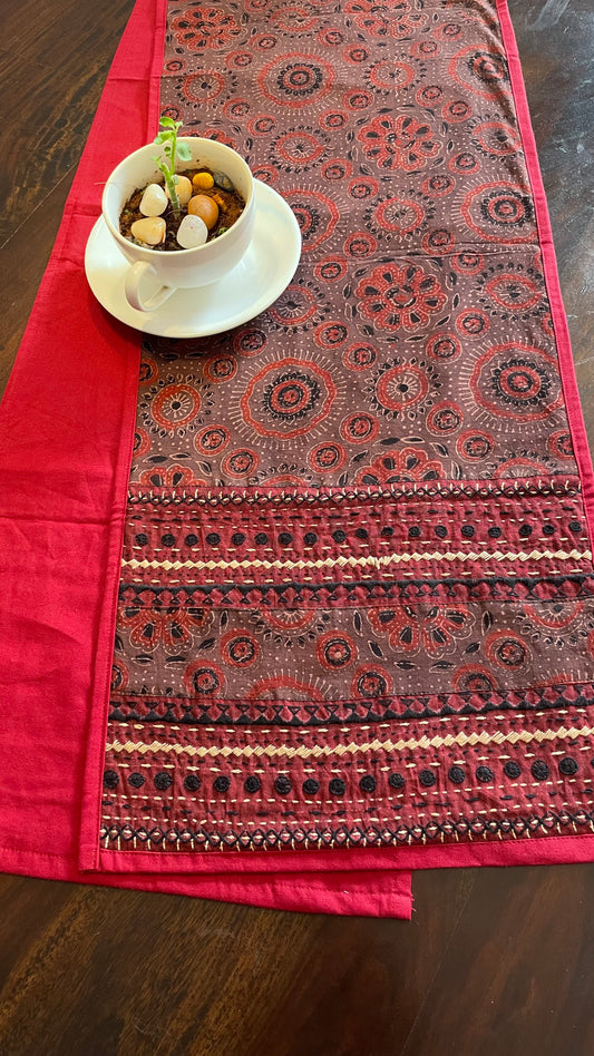 TABLE RUNNER-BROWN(02)