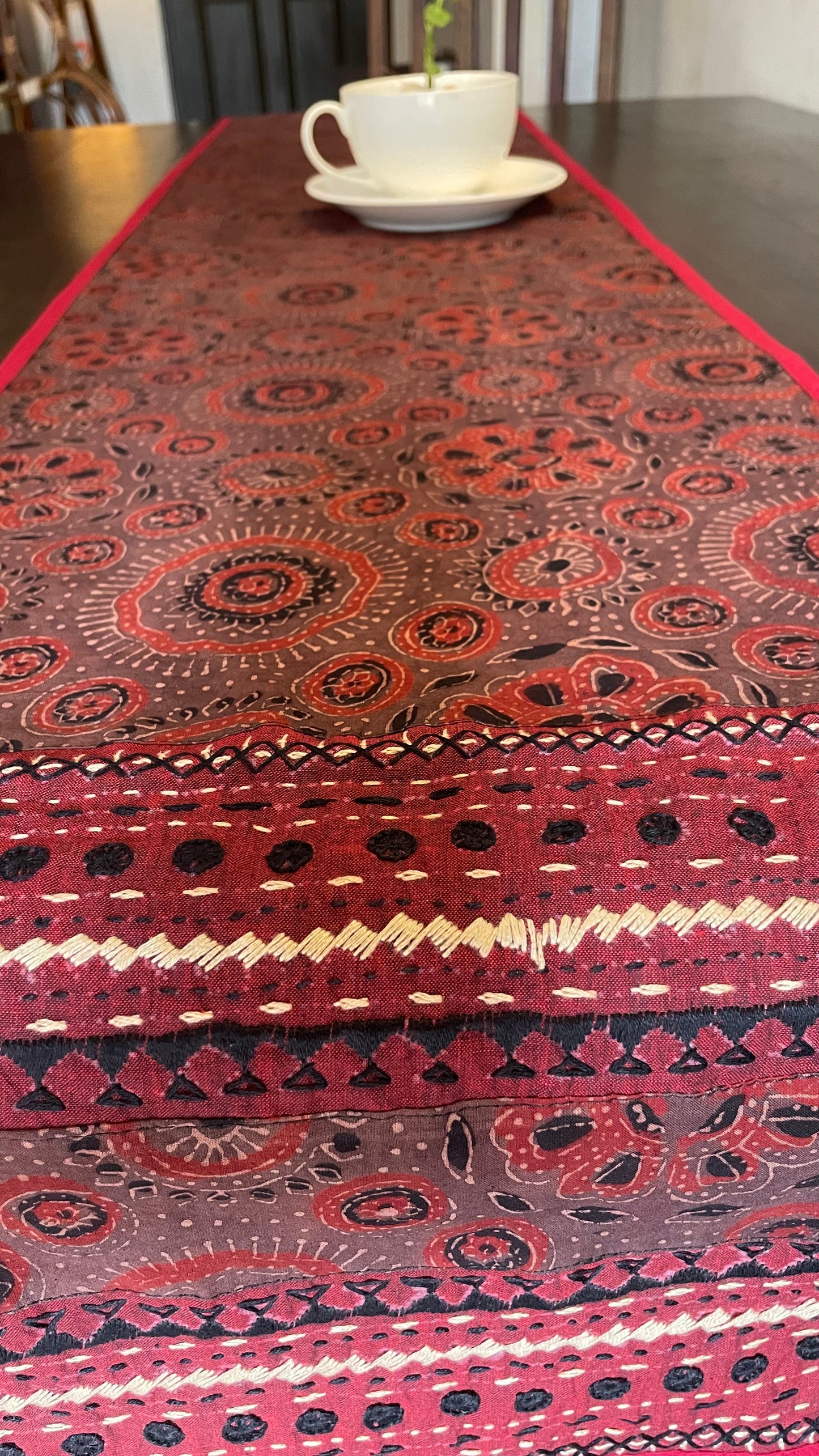 TABLE RUNNER-BROWN(02)