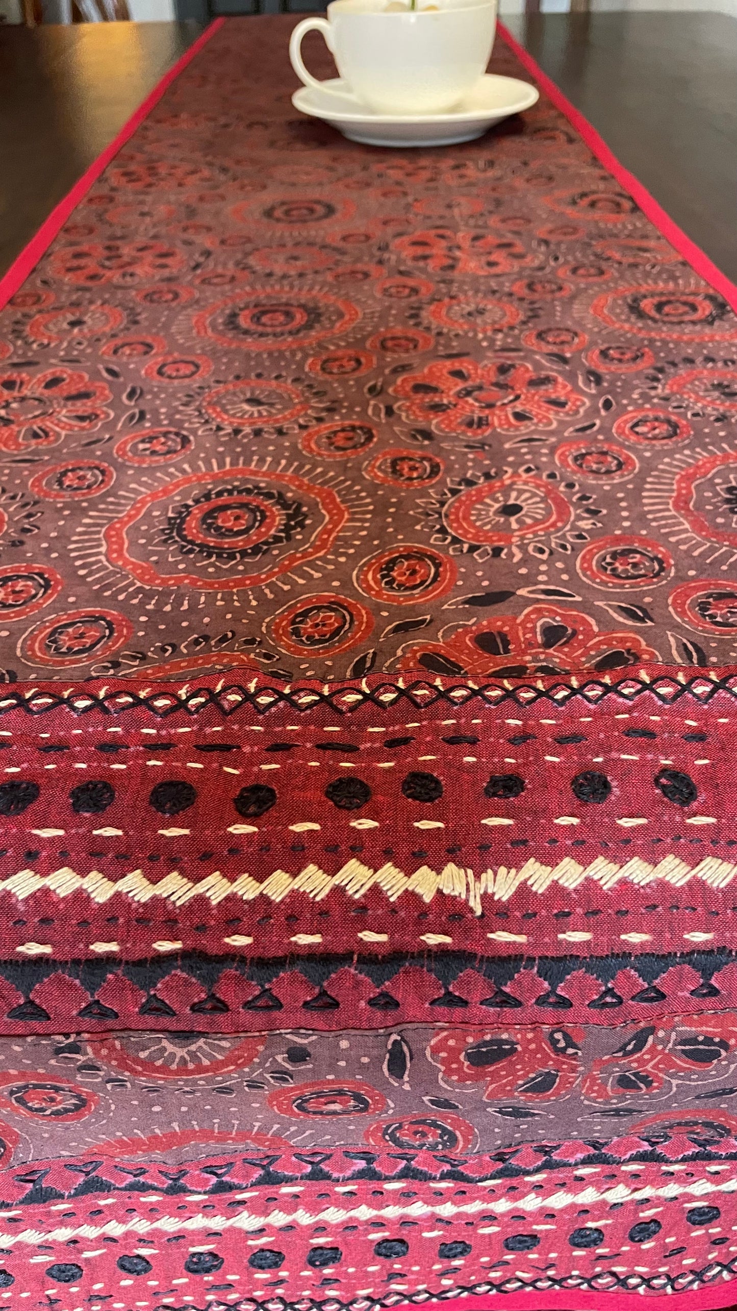 TABLE RUNNER-BROWN(02)