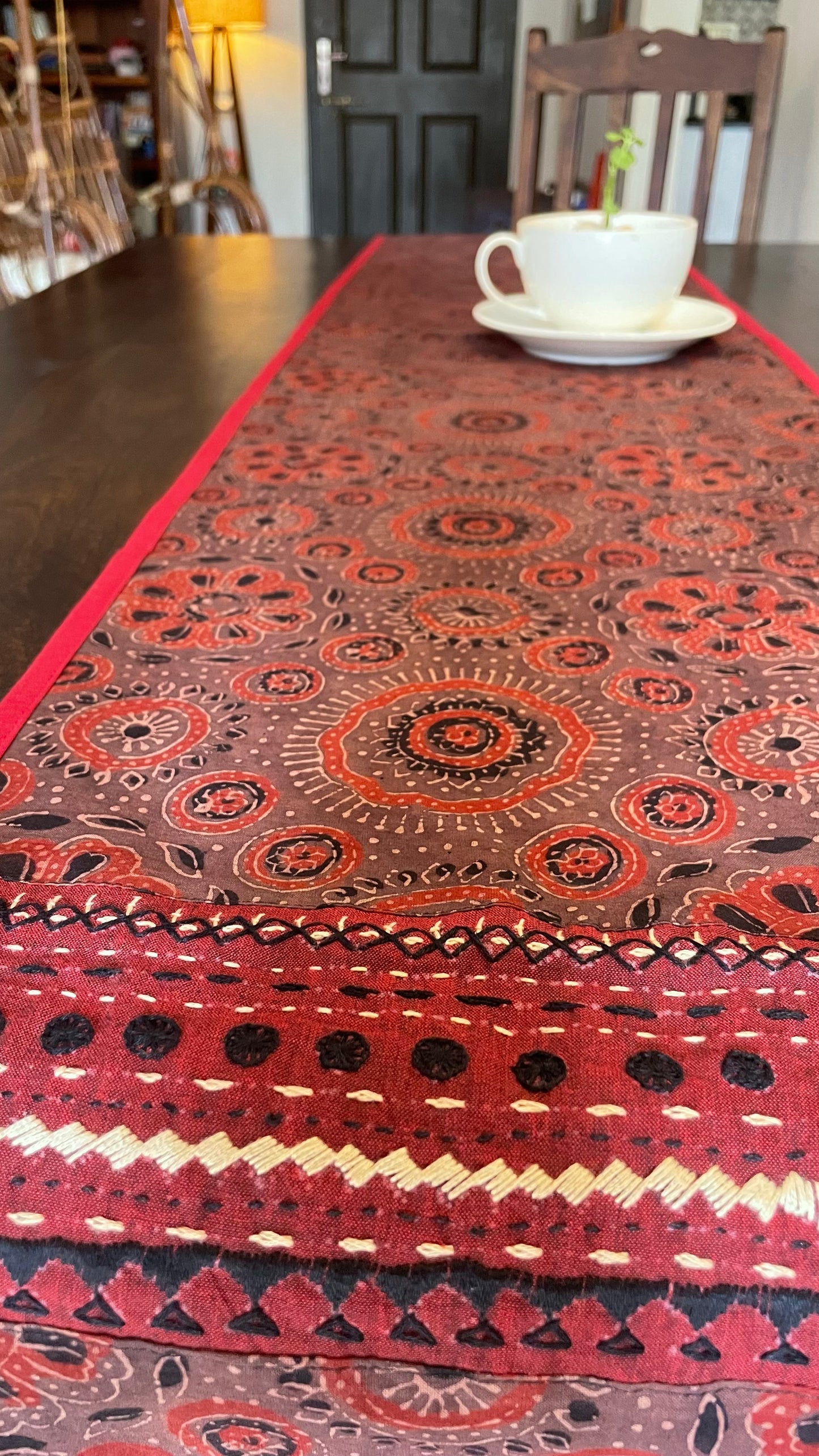 TABLE RUNNER-BROWN(02)