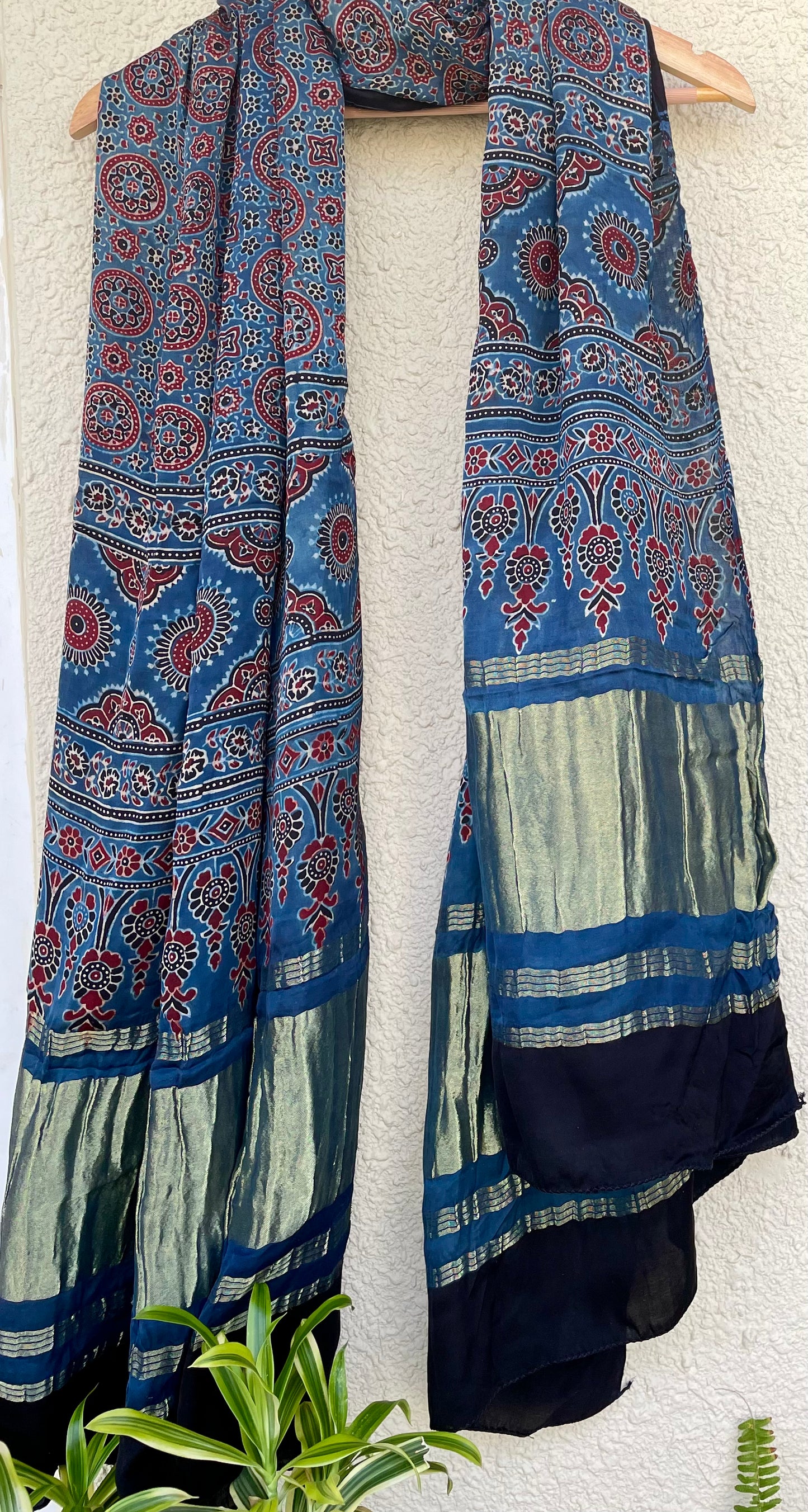 AJRAKH HANDBLOCK MODAL SILK LAGDI PATTA DUPATTA.